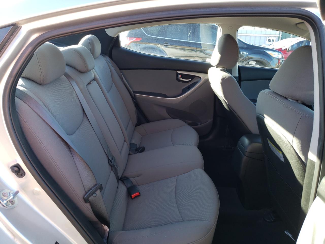 Photo 9 VIN: 5NPDH4AE4GH793022 - HYUNDAI ELANTRA 