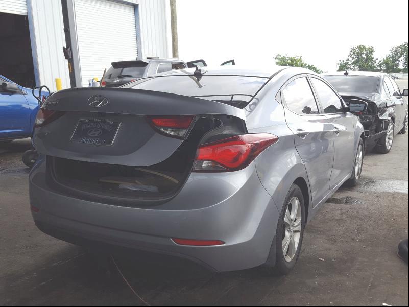 Photo 3 VIN: 5NPDH4AE4GH794784 - HYUNDAI ELANTRA SE 