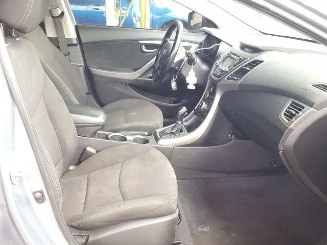 Photo 4 VIN: 5NPDH4AE4GH794784 - HYUNDAI ELANTRA SE 