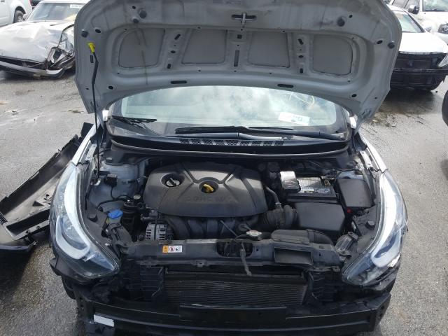 Photo 6 VIN: 5NPDH4AE4GH797135 - HYUNDAI ELANTRA SE 