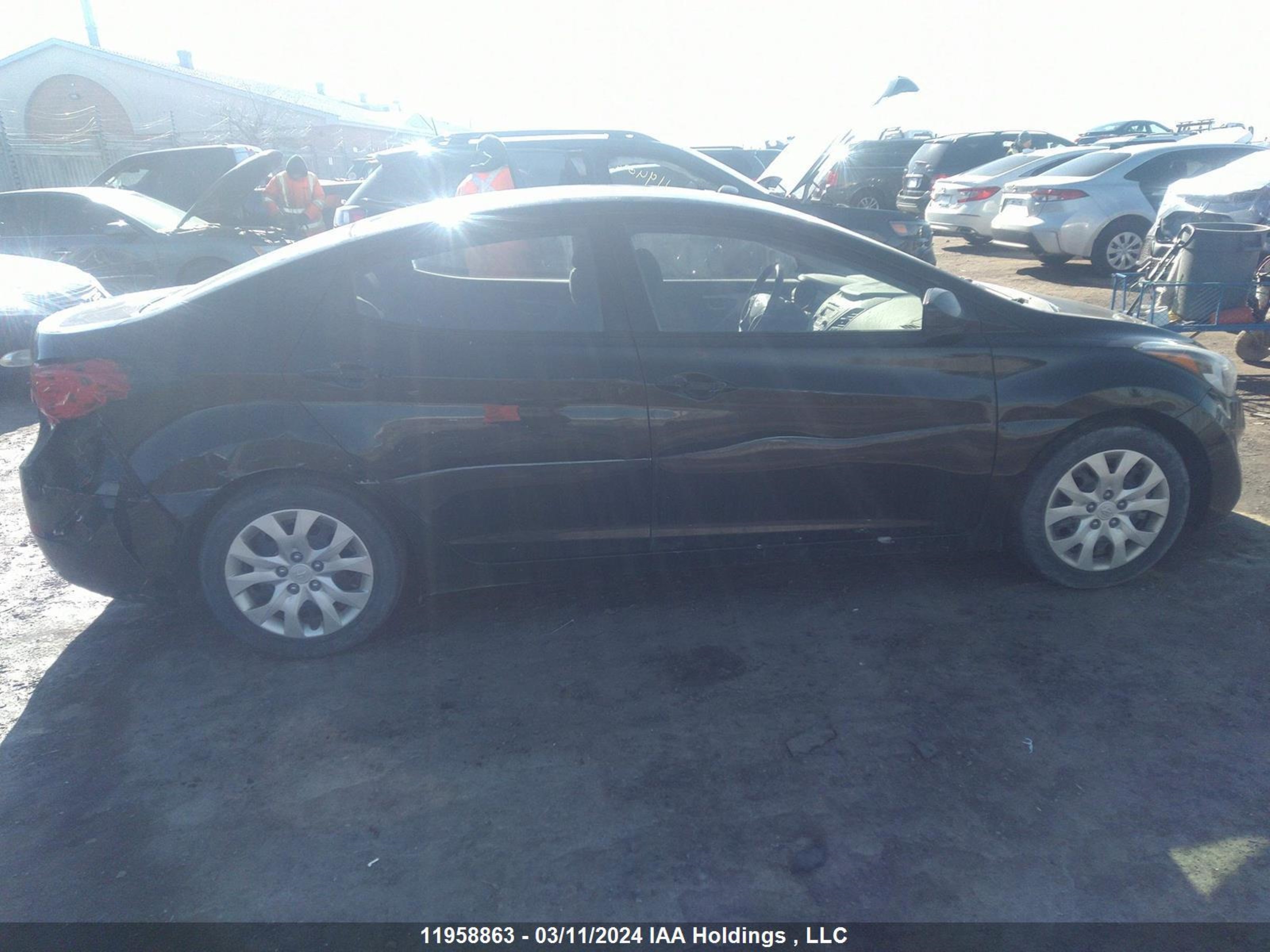 Photo 12 VIN: 5NPDH4AE4GH798317 - HYUNDAI ELANTRA 