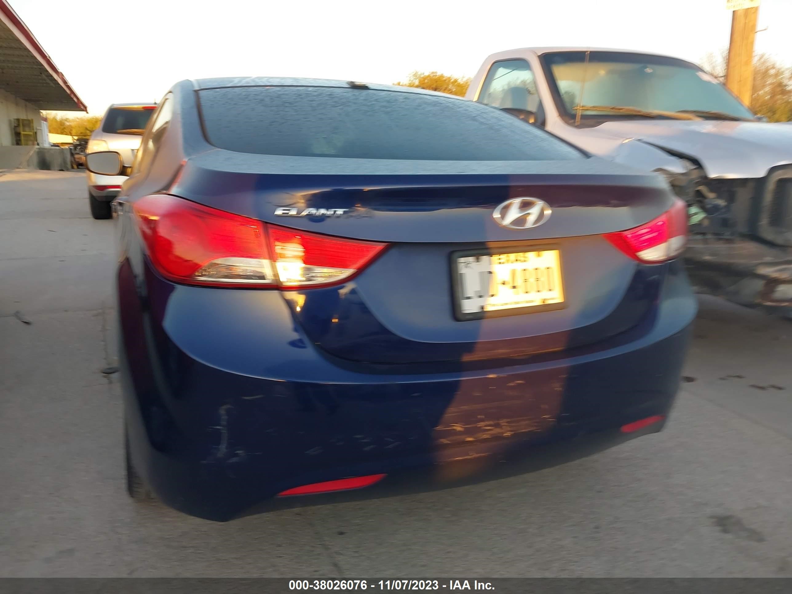 Photo 2 VIN: 5NPDH4AE5BH023761 - HYUNDAI ELANTRA 