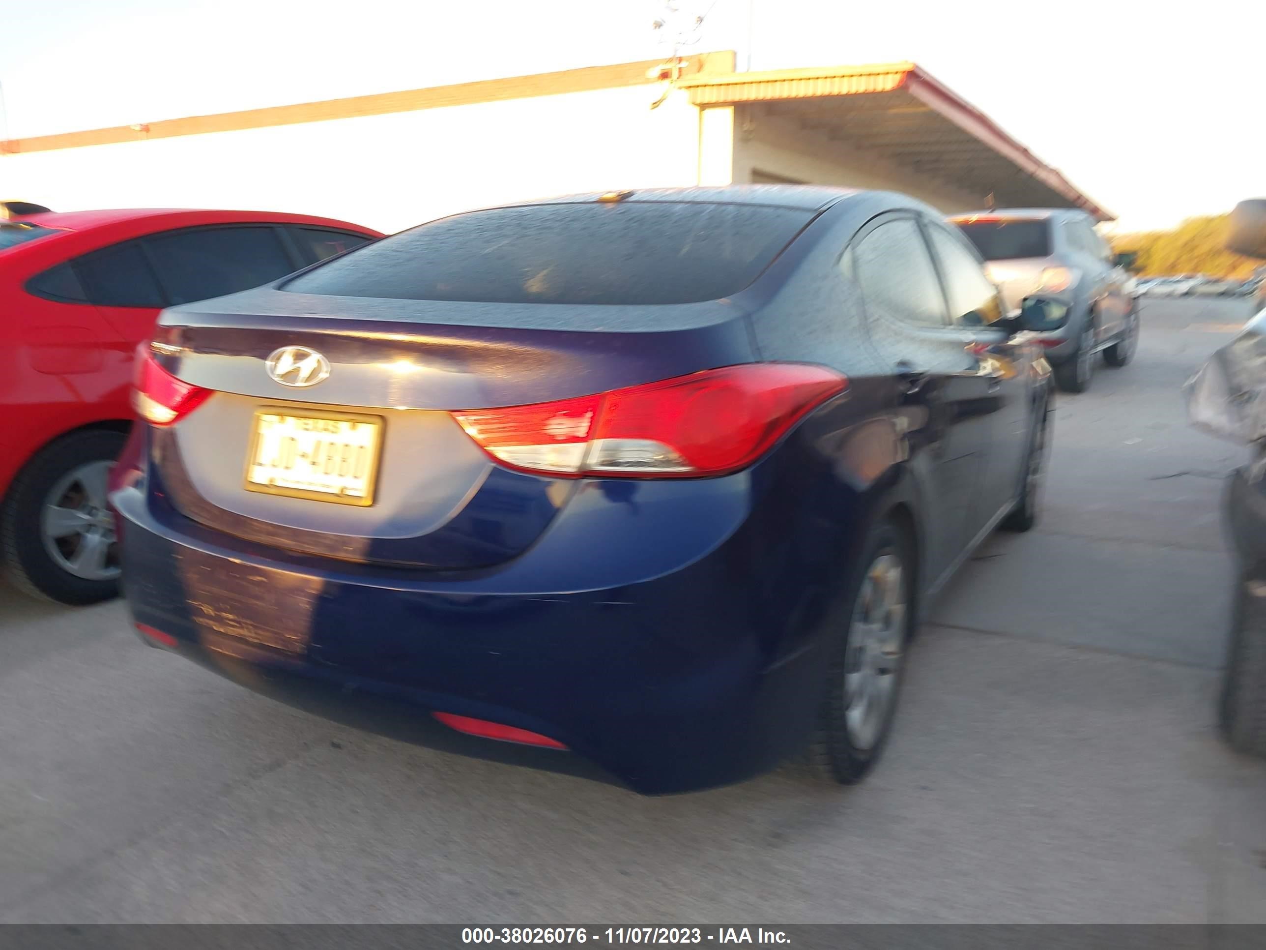 Photo 3 VIN: 5NPDH4AE5BH023761 - HYUNDAI ELANTRA 