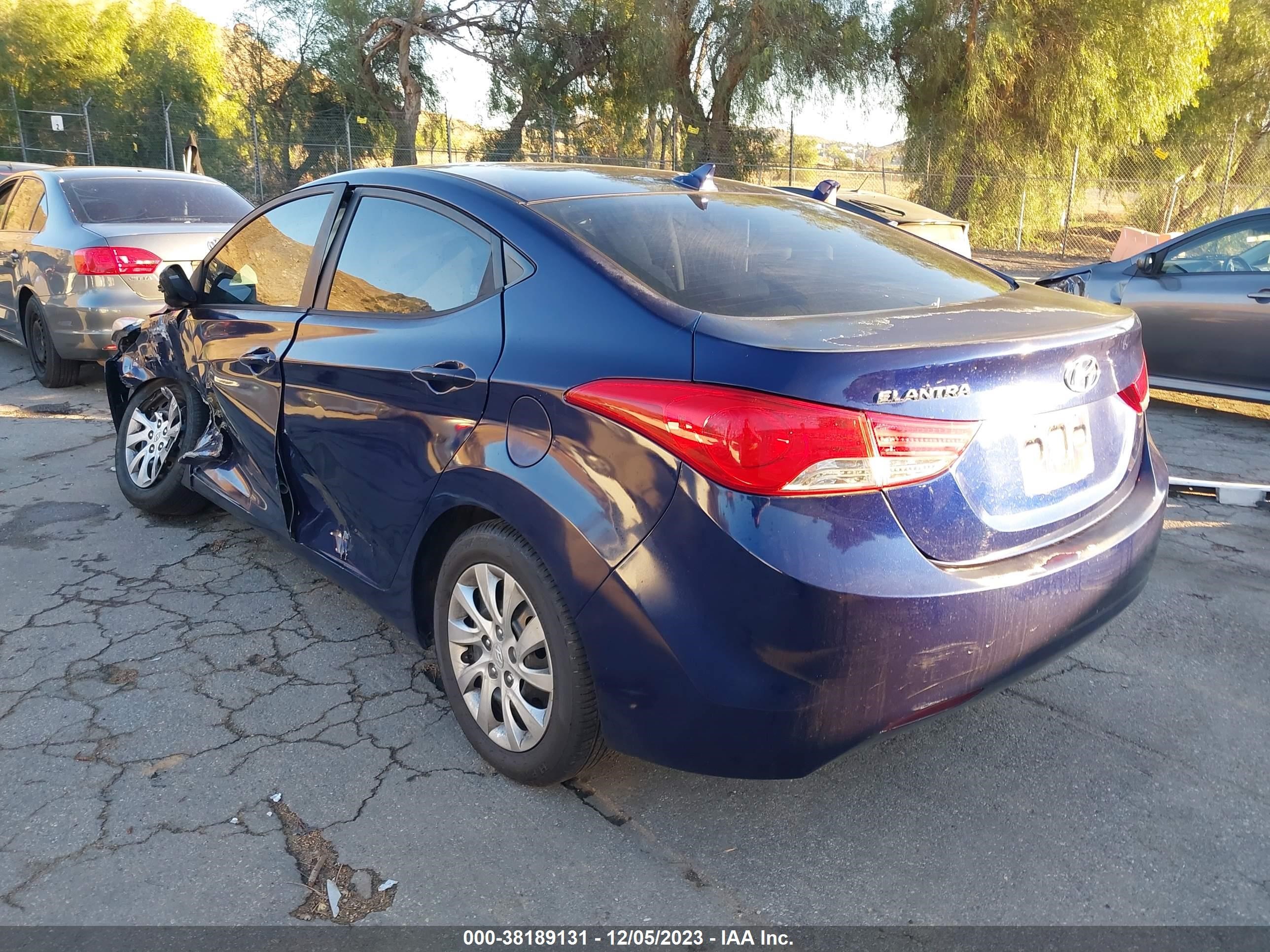 Photo 2 VIN: 5NPDH4AE5BH028765 - HYUNDAI ELANTRA 