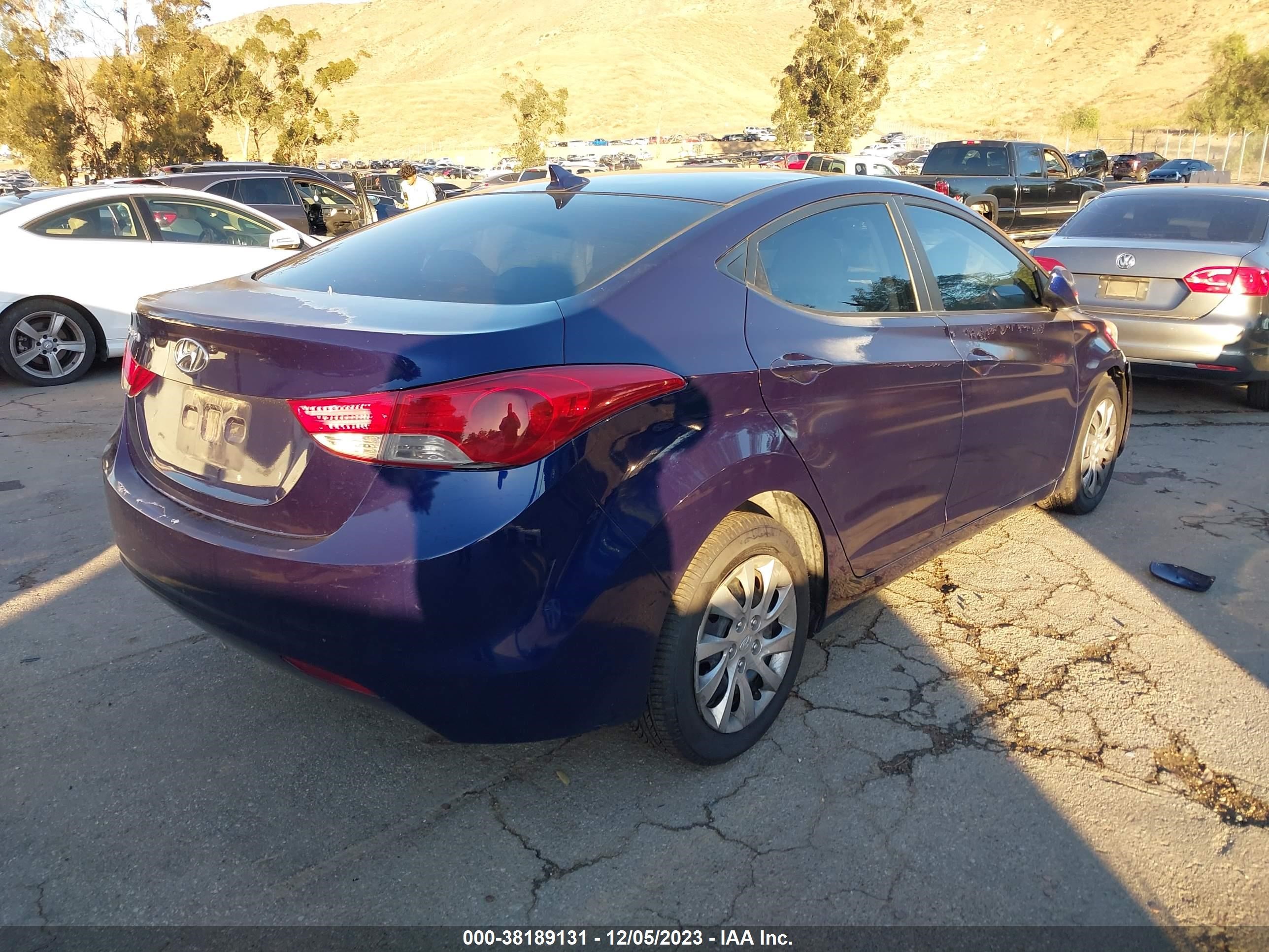 Photo 3 VIN: 5NPDH4AE5BH028765 - HYUNDAI ELANTRA 