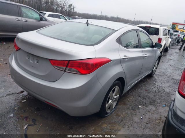 Photo 3 VIN: 5NPDH4AE5CH062755 - HYUNDAI ELANTRA 