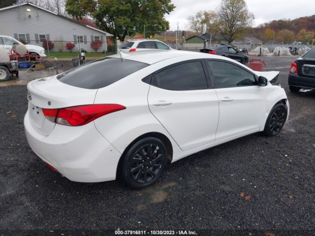 Photo 3 VIN: 5NPDH4AE5CH076882 - HYUNDAI ELANTRA 