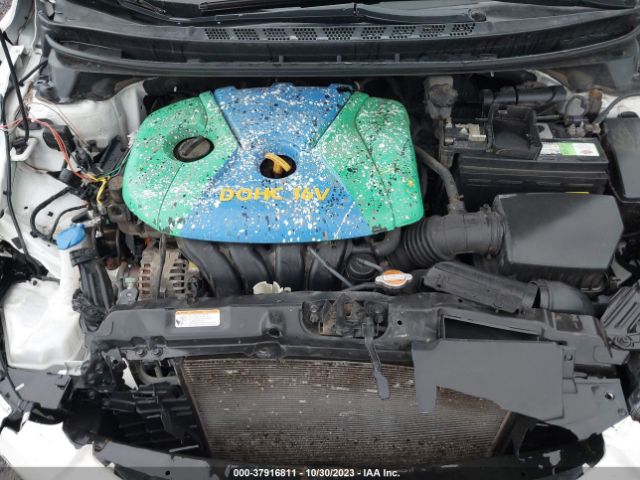 Photo 9 VIN: 5NPDH4AE5CH076882 - HYUNDAI ELANTRA 