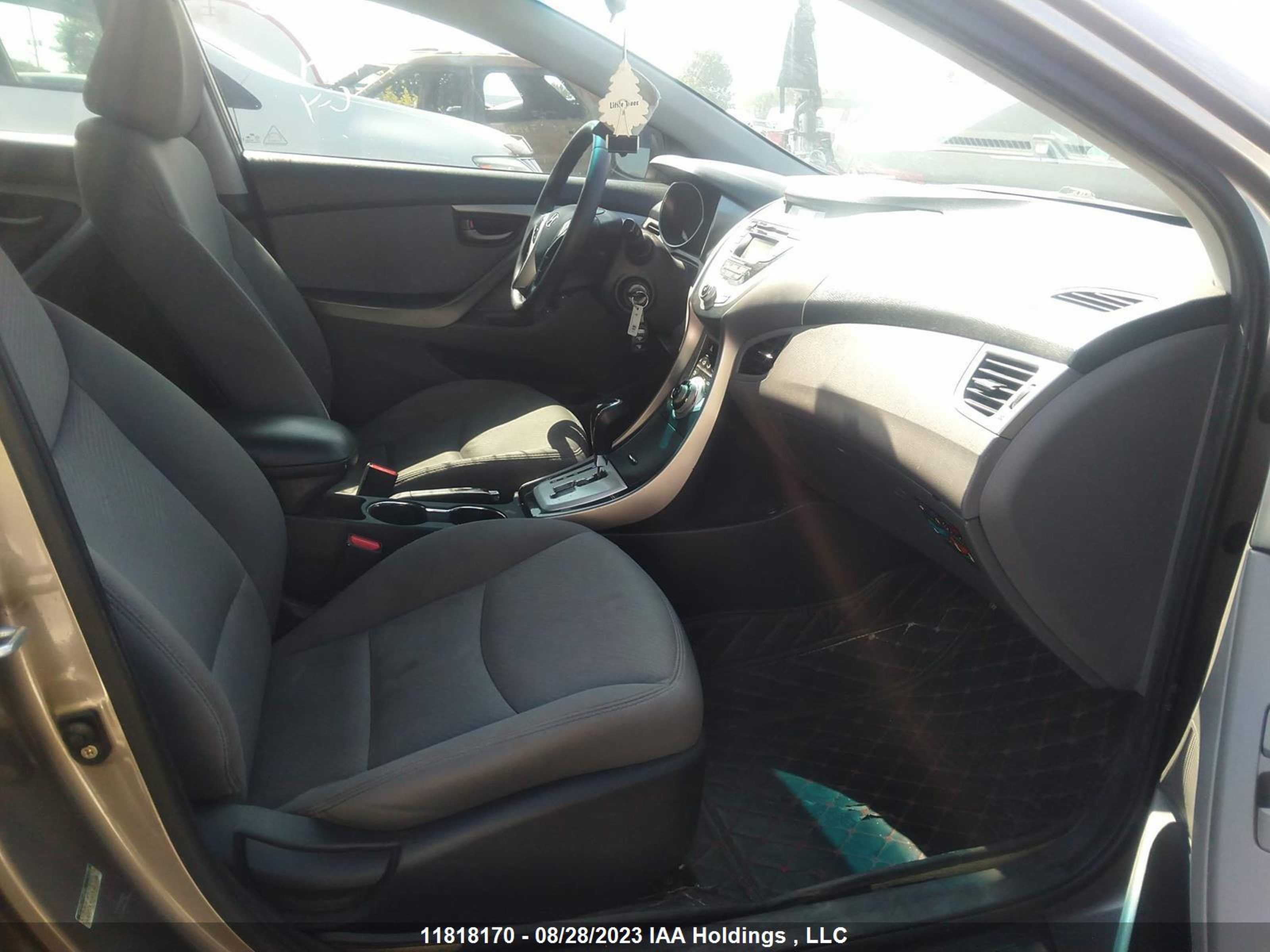 Photo 4 VIN: 5NPDH4AE5CH086165 - HYUNDAI ELANTRA 