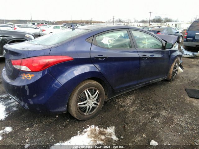 Photo 3 VIN: 5NPDH4AE5CH095657 - HYUNDAI ELANTRA 