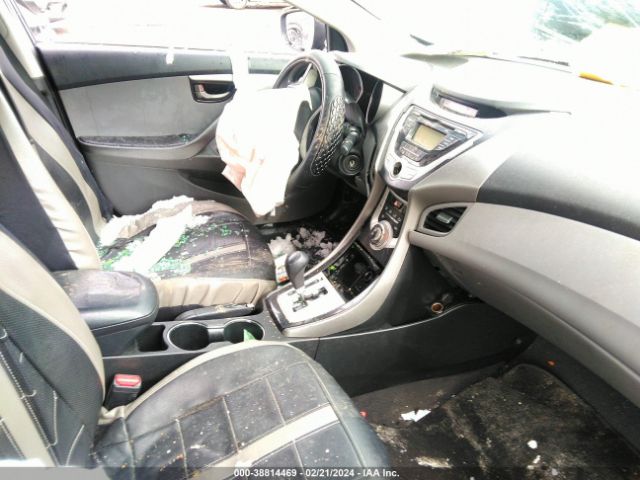 Photo 4 VIN: 5NPDH4AE5CH095657 - HYUNDAI ELANTRA 