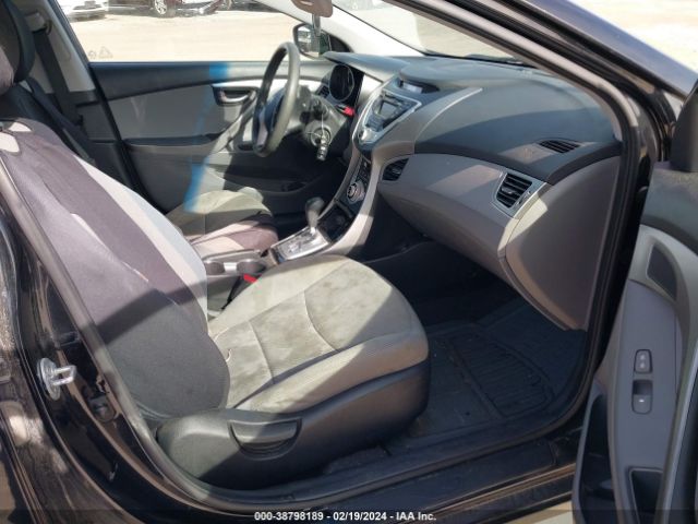 Photo 4 VIN: 5NPDH4AE5CH102509 - HYUNDAI ELANTRA 