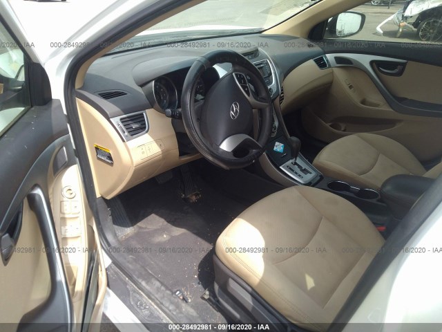 Photo 4 VIN: 5NPDH4AE5CH114143 - HYUNDAI ELANTRA 