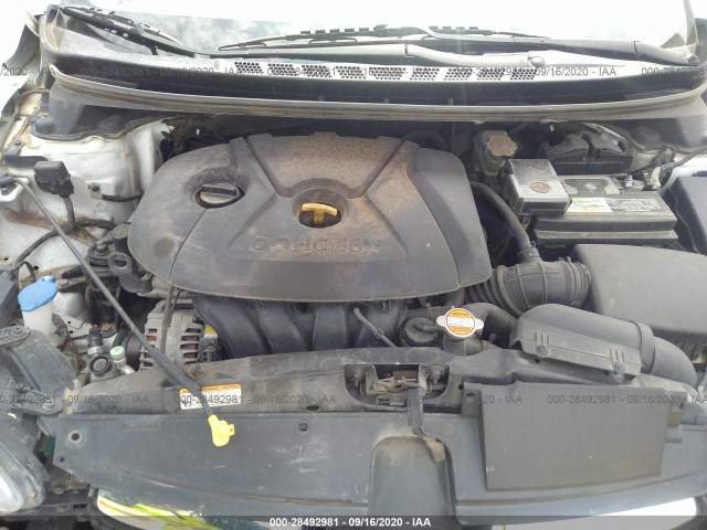 Photo 9 VIN: 5NPDH4AE5CH114143 - HYUNDAI ELANTRA 