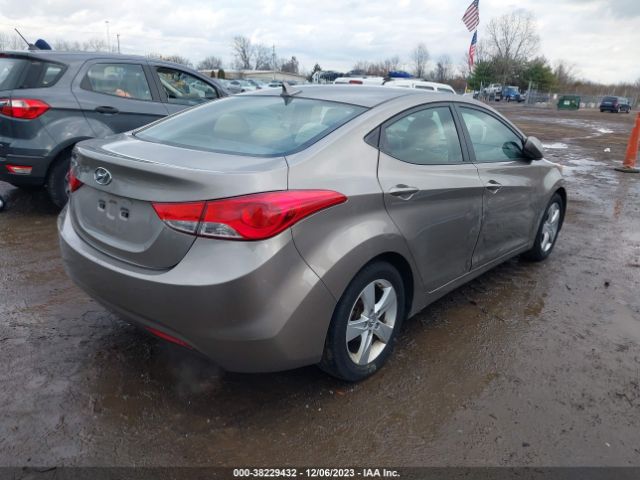 Photo 3 VIN: 5NPDH4AE5DH183965 - HYUNDAI ELANTRA 