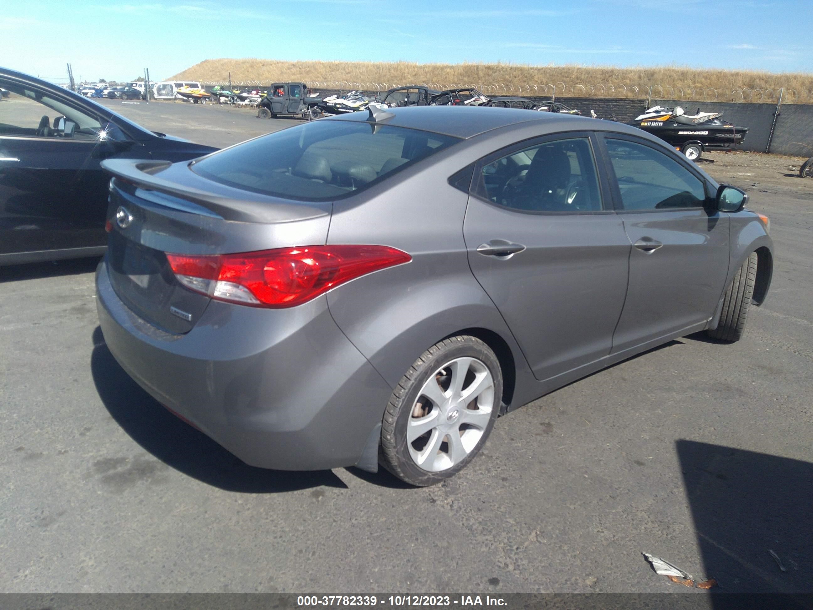 Photo 3 VIN: 5NPDH4AE5DH282415 - HYUNDAI ELANTRA 