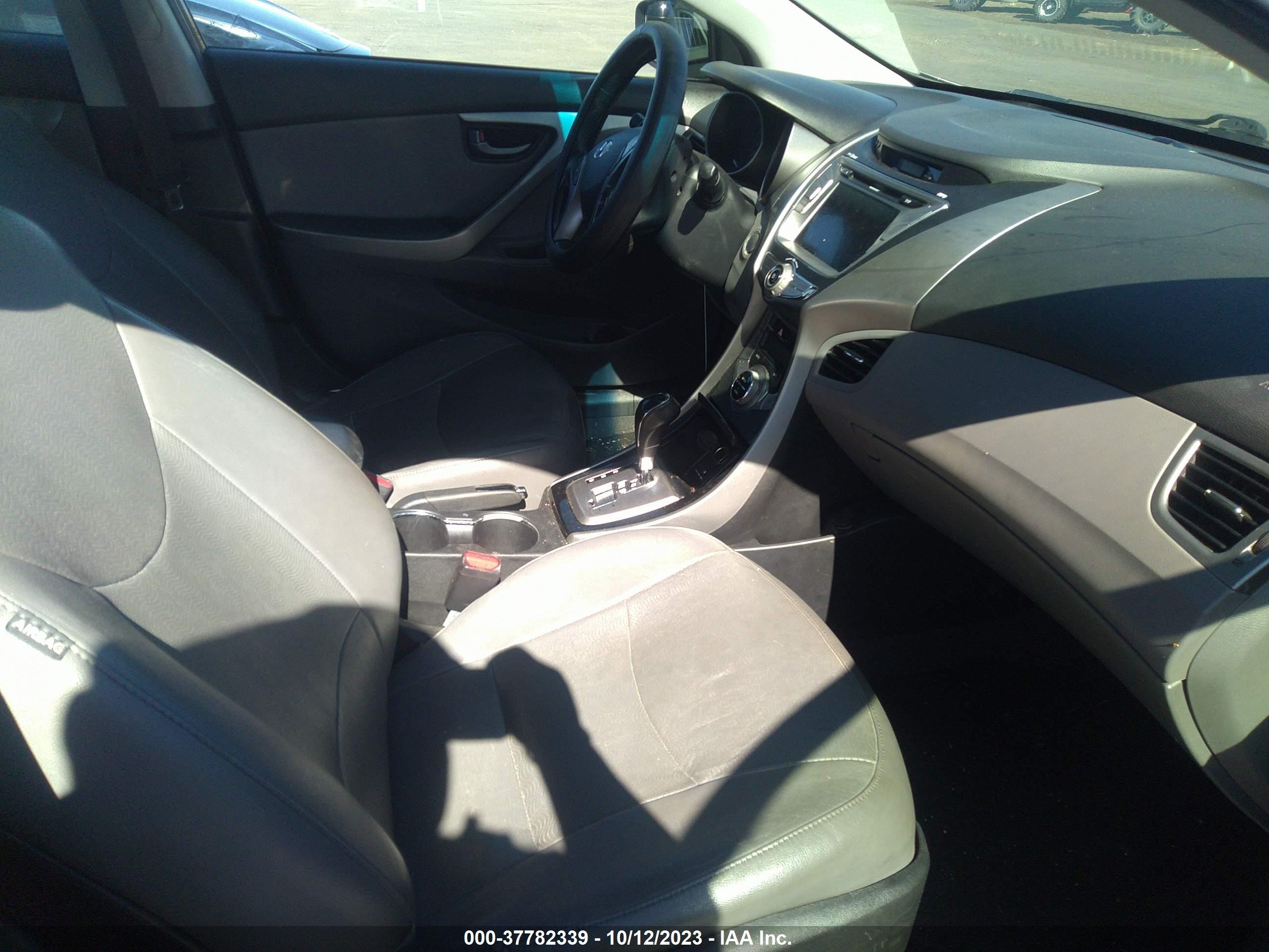 Photo 4 VIN: 5NPDH4AE5DH282415 - HYUNDAI ELANTRA 