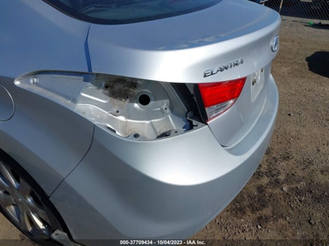 Photo 5 VIN: 5NPDH4AE5DH323335 - HYUNDAI ELANTRA 