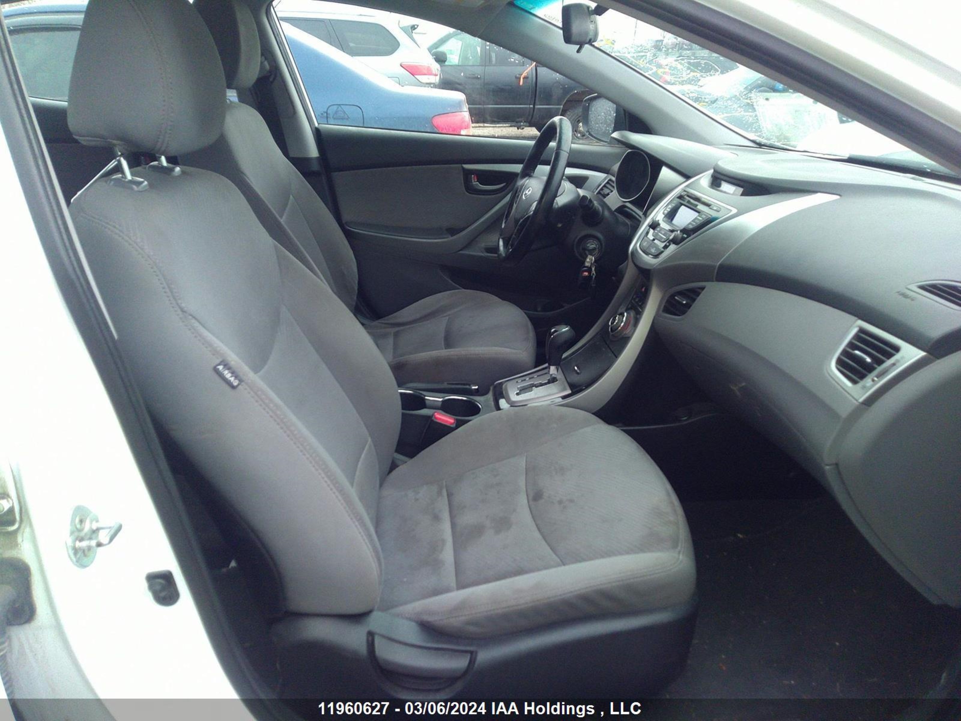 Photo 4 VIN: 5NPDH4AE5DH332682 - HYUNDAI ELANTRA 