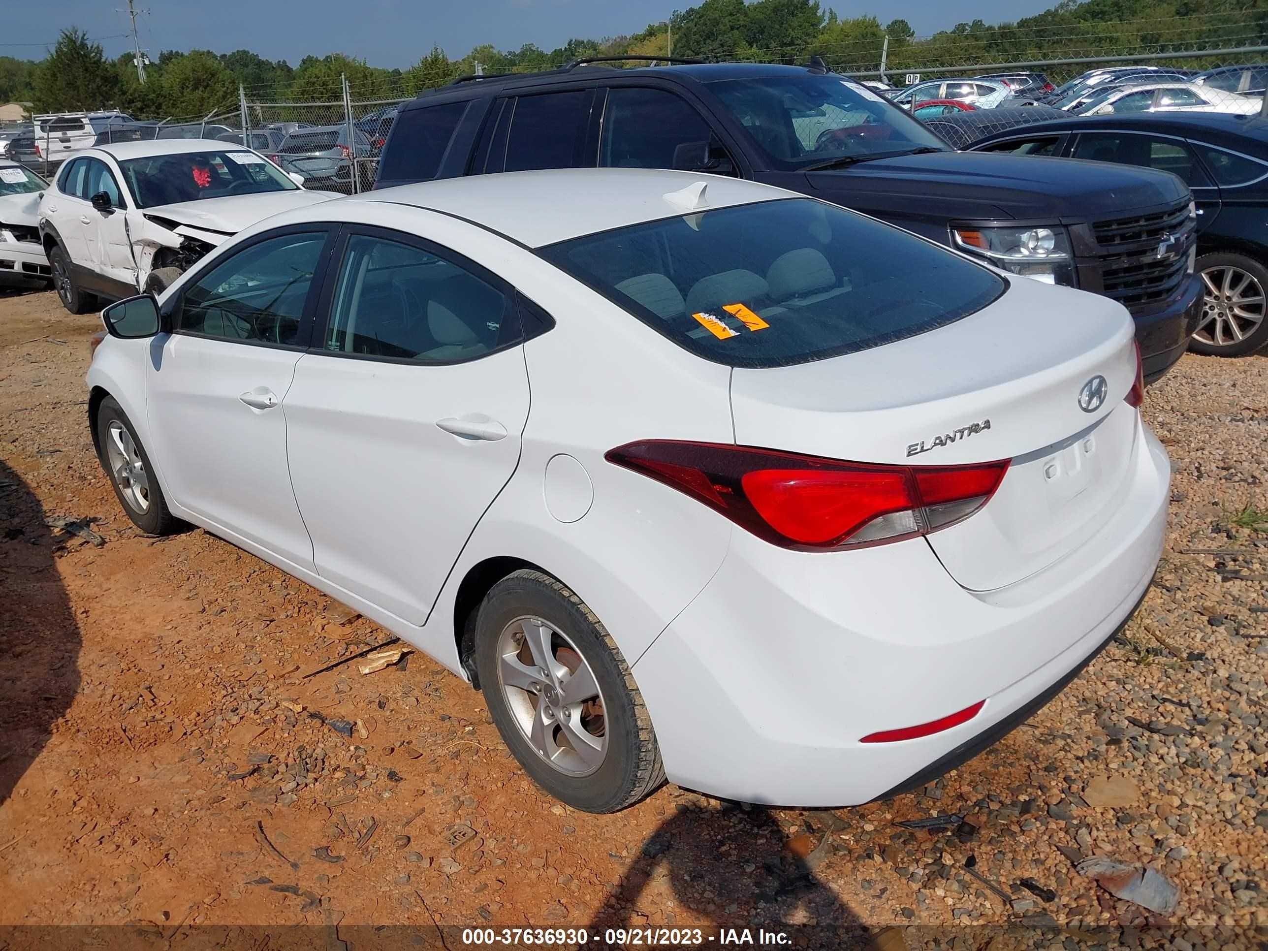 Photo 2 VIN: 5NPDH4AE5FH554481 - HYUNDAI ELANTRA 