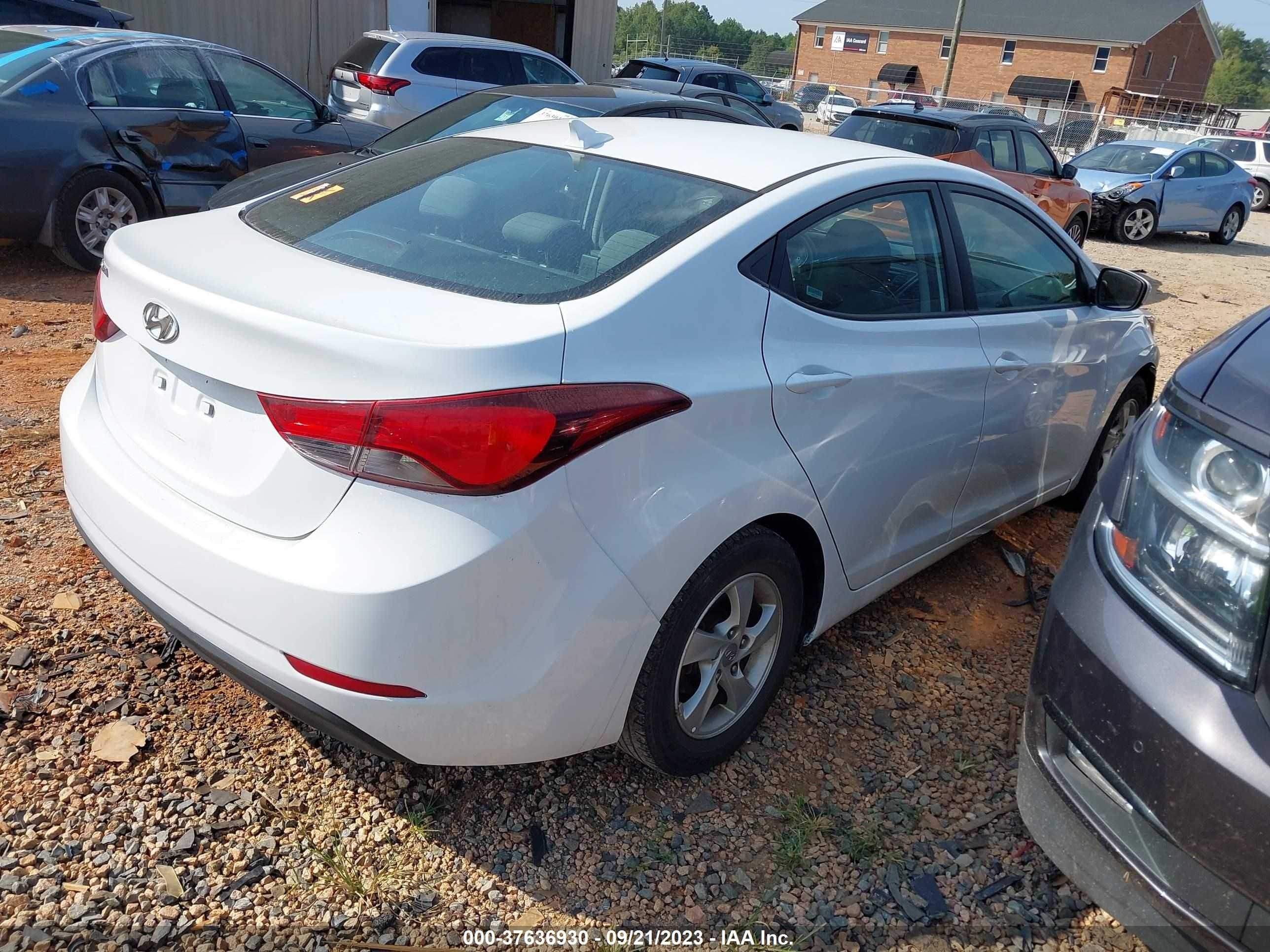 Photo 3 VIN: 5NPDH4AE5FH554481 - HYUNDAI ELANTRA 