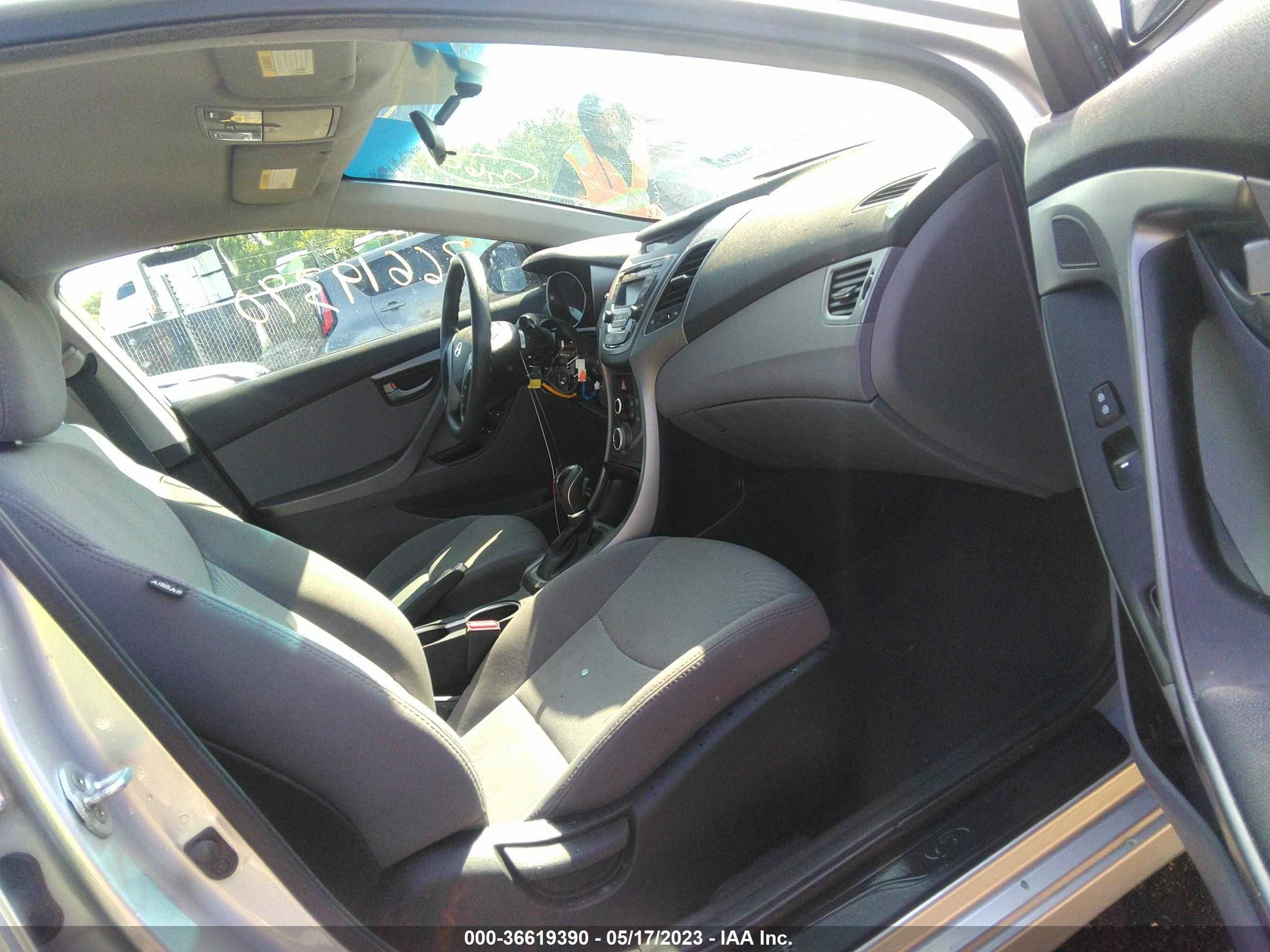 Photo 4 VIN: 5NPDH4AE5FH649459 - HYUNDAI ELANTRA 