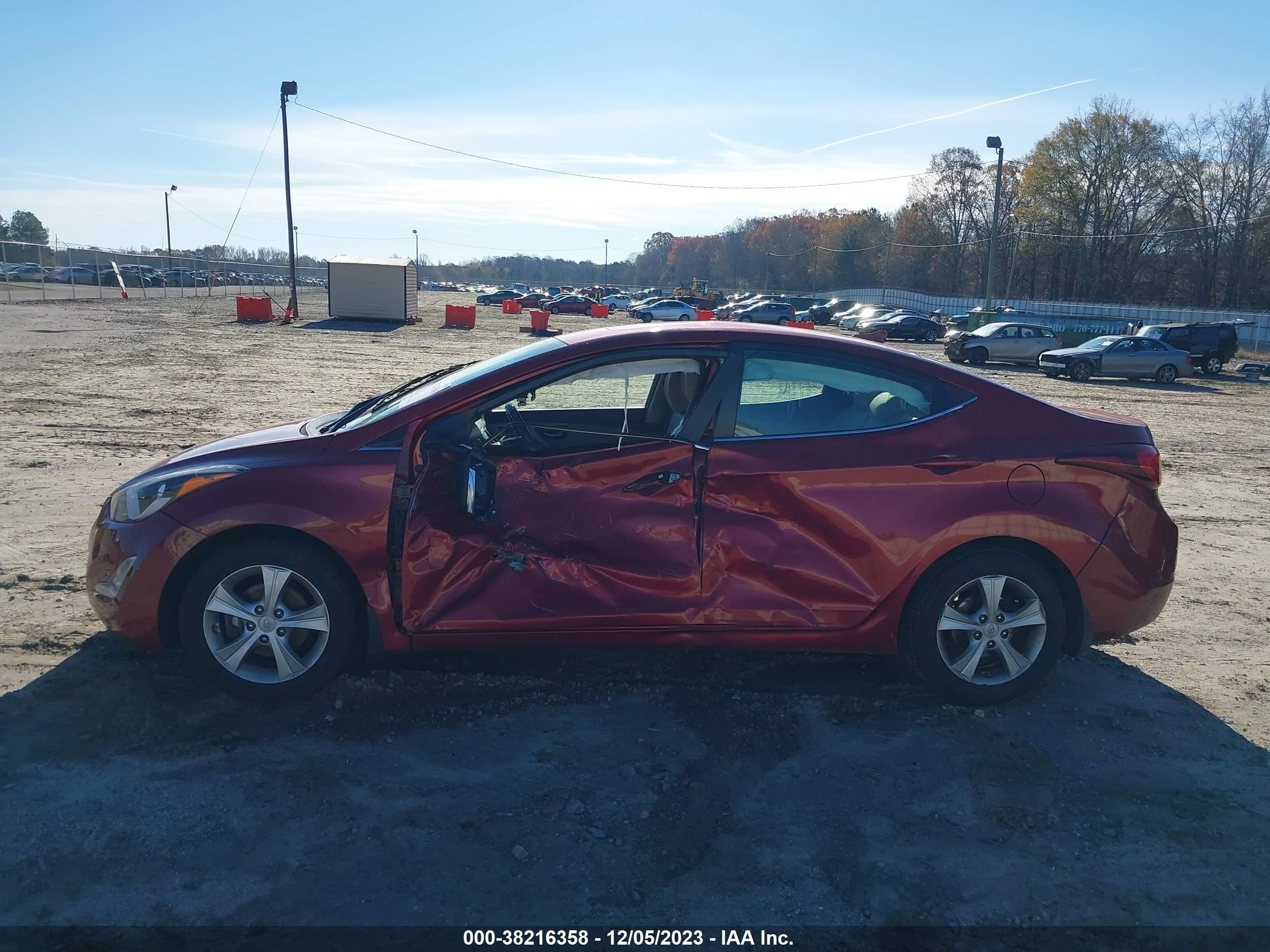 Photo 5 VIN: 5NPDH4AE5GH679823 - HYUNDAI ELANTRA 