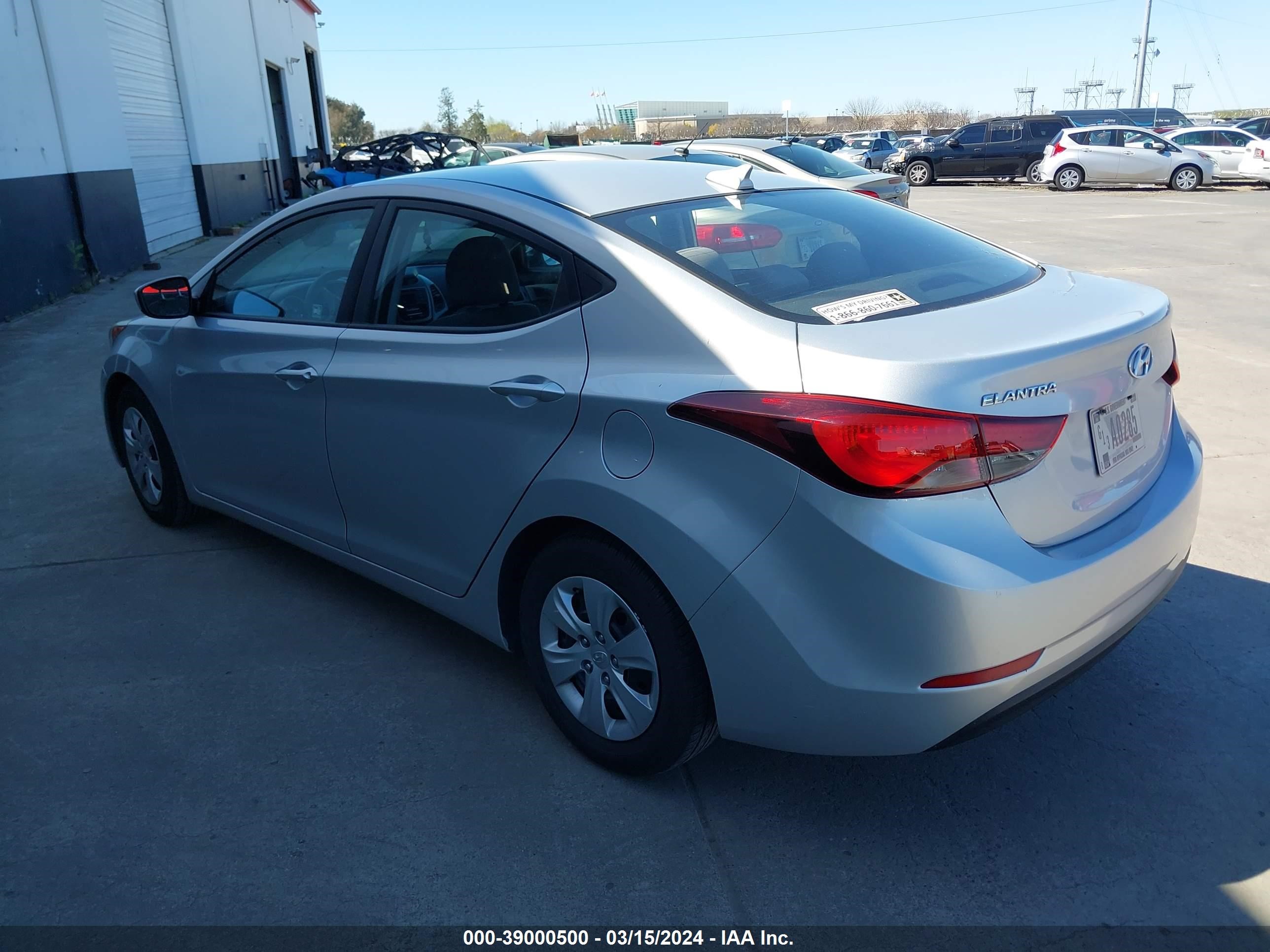 Photo 2 VIN: 5NPDH4AE5GH681894 - HYUNDAI ELANTRA 