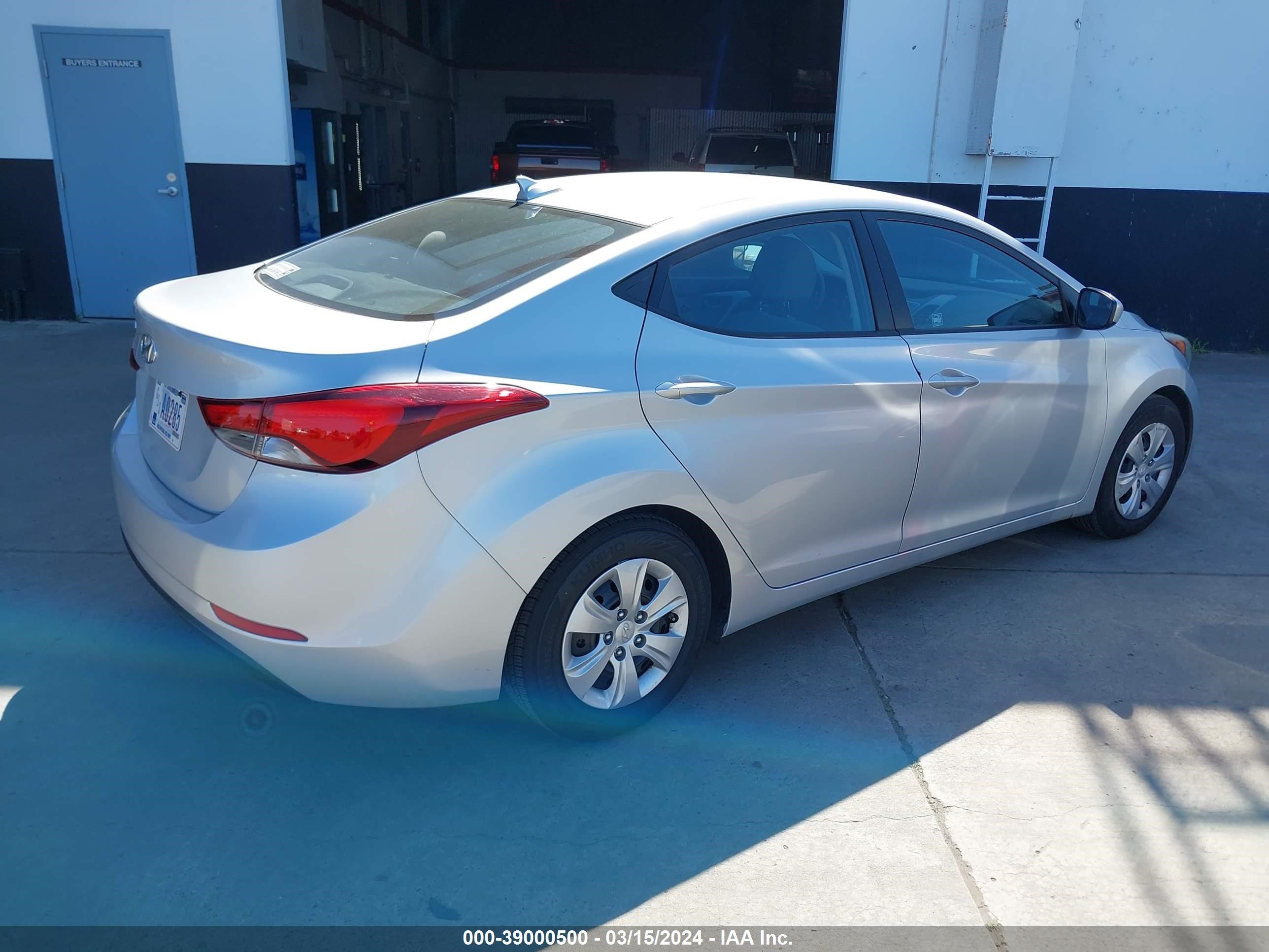 Photo 3 VIN: 5NPDH4AE5GH681894 - HYUNDAI ELANTRA 