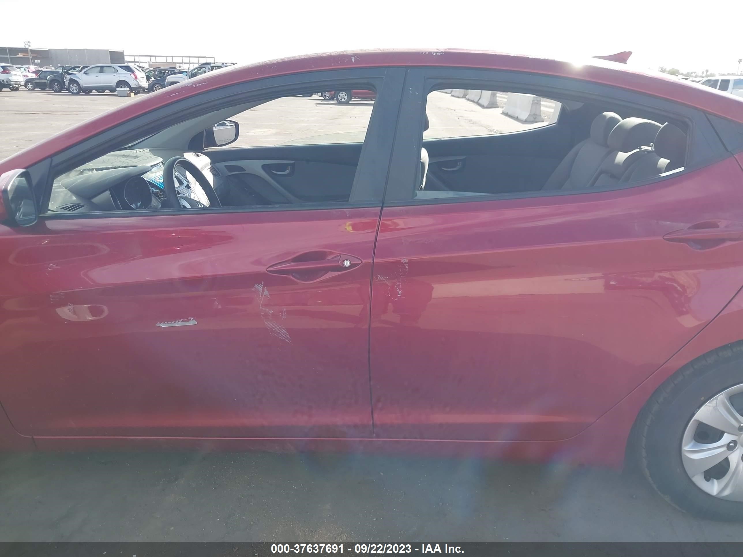 Photo 12 VIN: 5NPDH4AE5GH701769 - HYUNDAI ELANTRA 