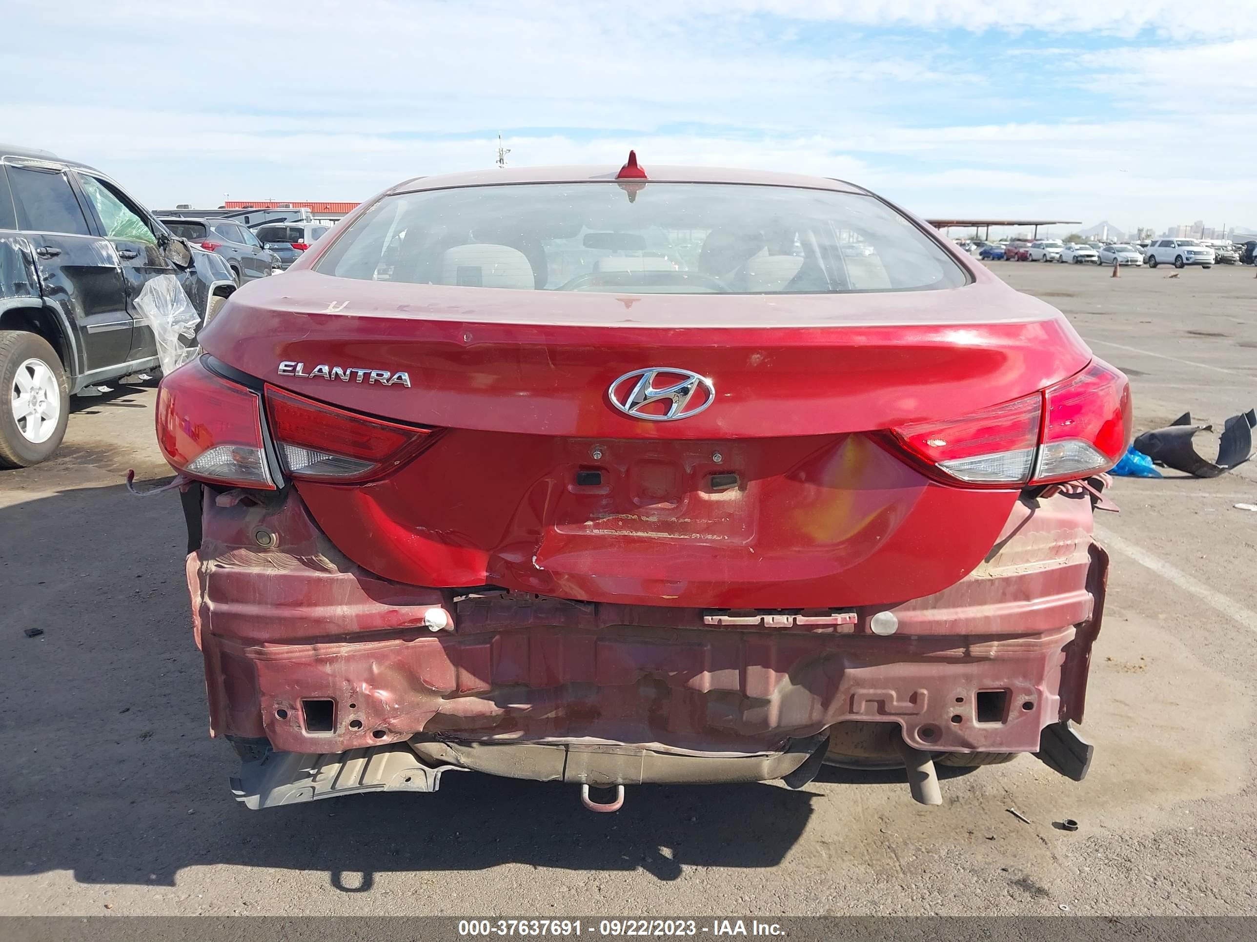 Photo 14 VIN: 5NPDH4AE5GH701769 - HYUNDAI ELANTRA 