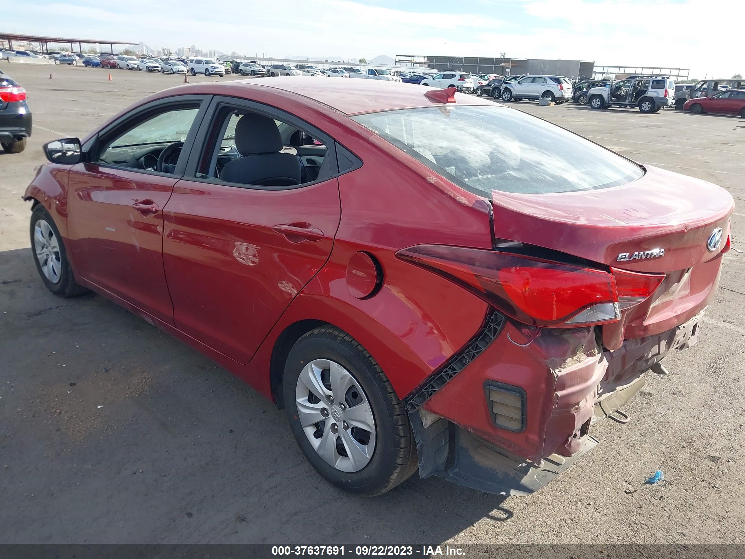 Photo 2 VIN: 5NPDH4AE5GH701769 - HYUNDAI ELANTRA 