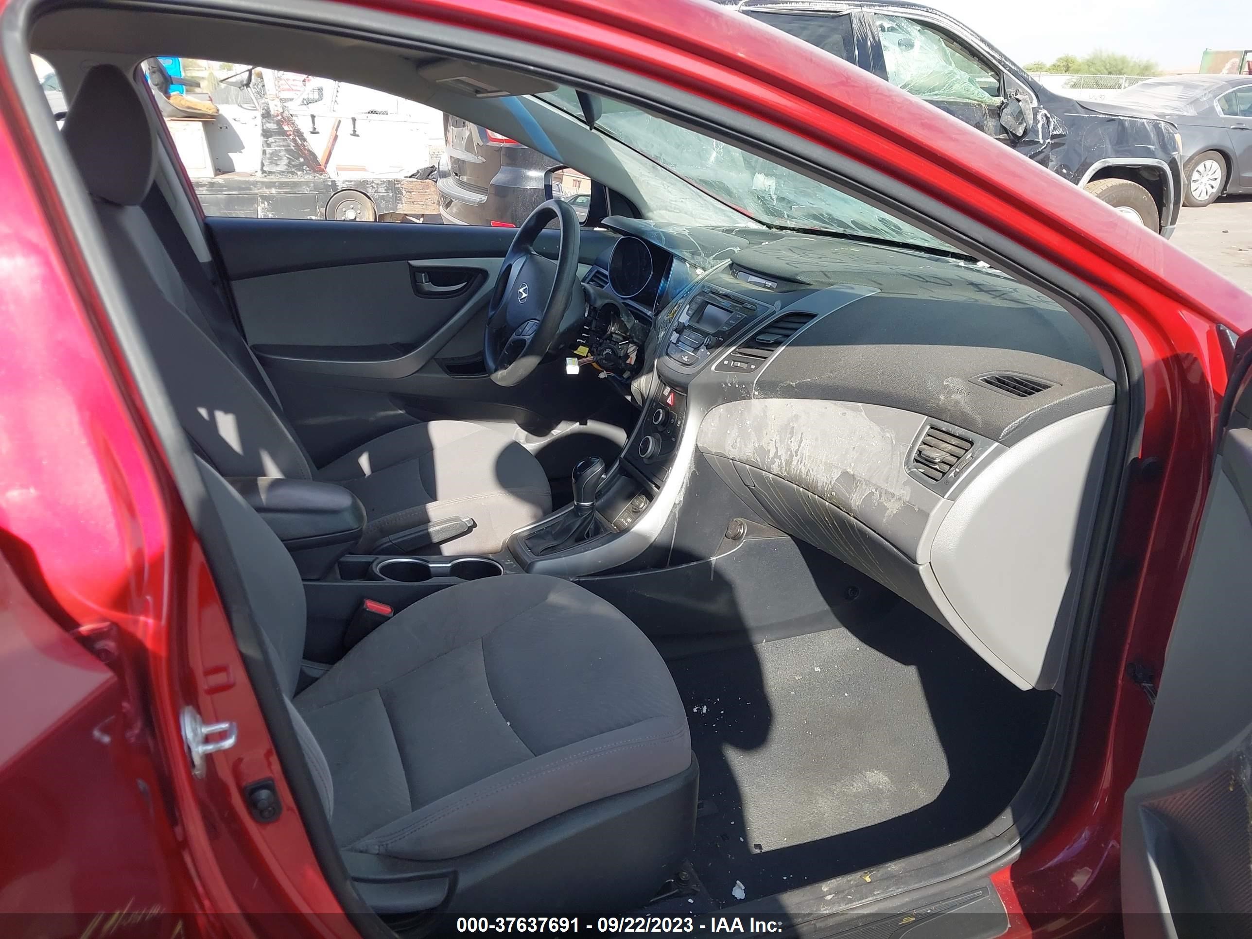 Photo 4 VIN: 5NPDH4AE5GH701769 - HYUNDAI ELANTRA 