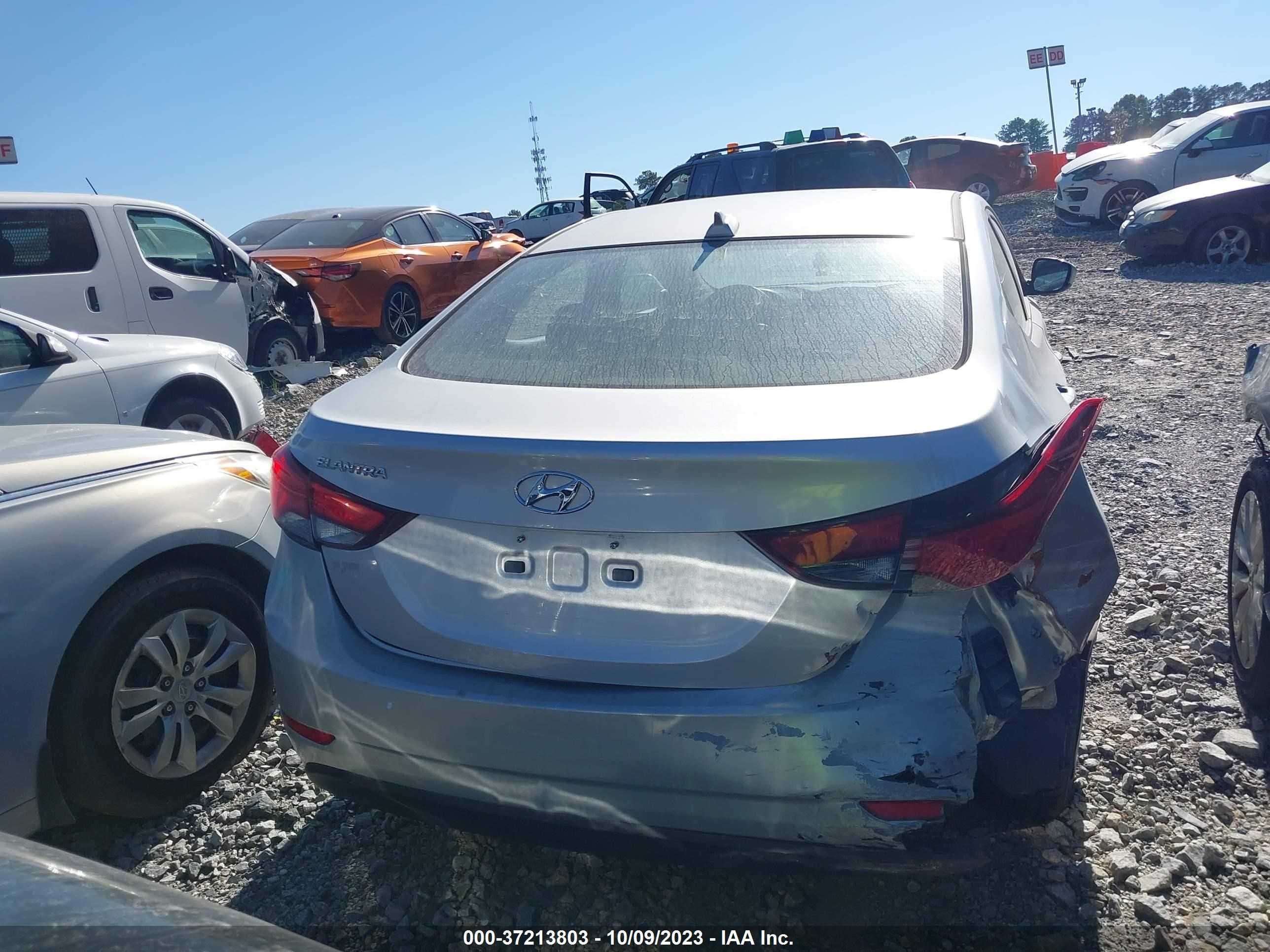 Photo 15 VIN: 5NPDH4AE5GH726283 - HYUNDAI ELANTRA 