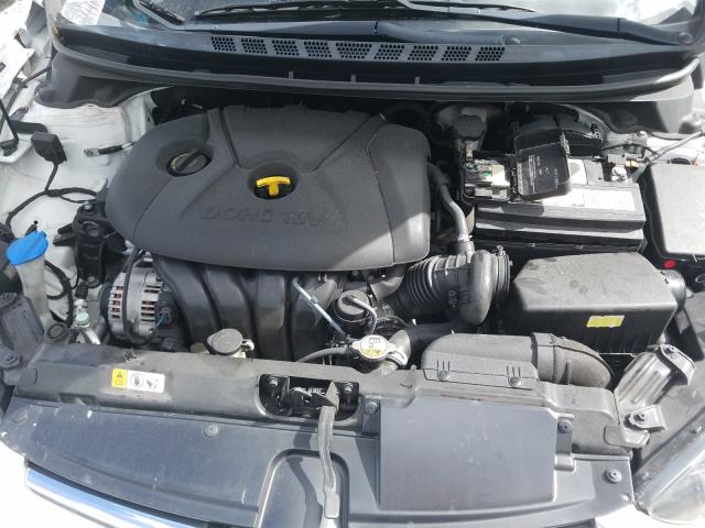 Photo 6 VIN: 5NPDH4AE5GH770901 - HYUNDAI ELANTRA SE 