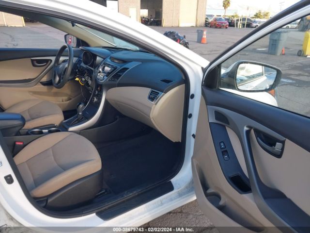 Photo 4 VIN: 5NPDH4AE5GH779047 - HYUNDAI ELANTRA 