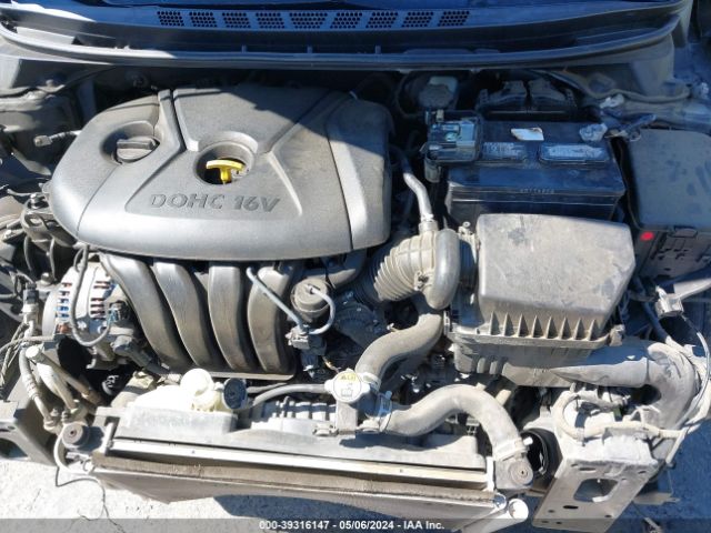 Photo 9 VIN: 5NPDH4AE5GH795099 - HYUNDAI ELANTRA 