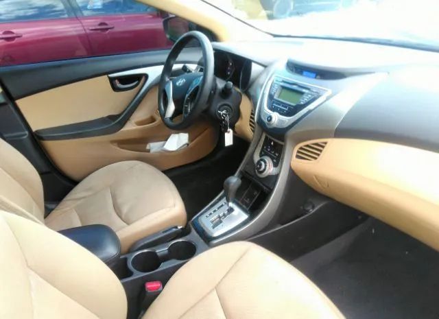 Photo 4 VIN: 5NPDH4AE6BH061130 - HYUNDAI ELANTRA 