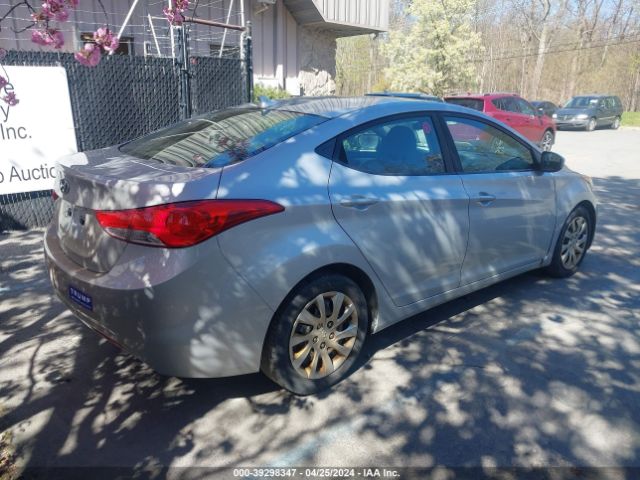 Photo 3 VIN: 5NPDH4AE6CH068631 - HYUNDAI ELANTRA 