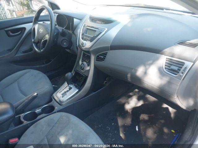 Photo 4 VIN: 5NPDH4AE6CH068631 - HYUNDAI ELANTRA 