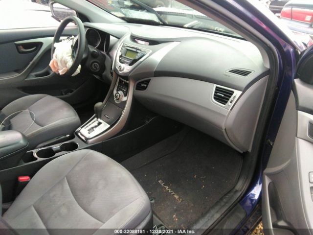 Photo 4 VIN: 5NPDH4AE6CH090273 - HYUNDAI ELANTRA 