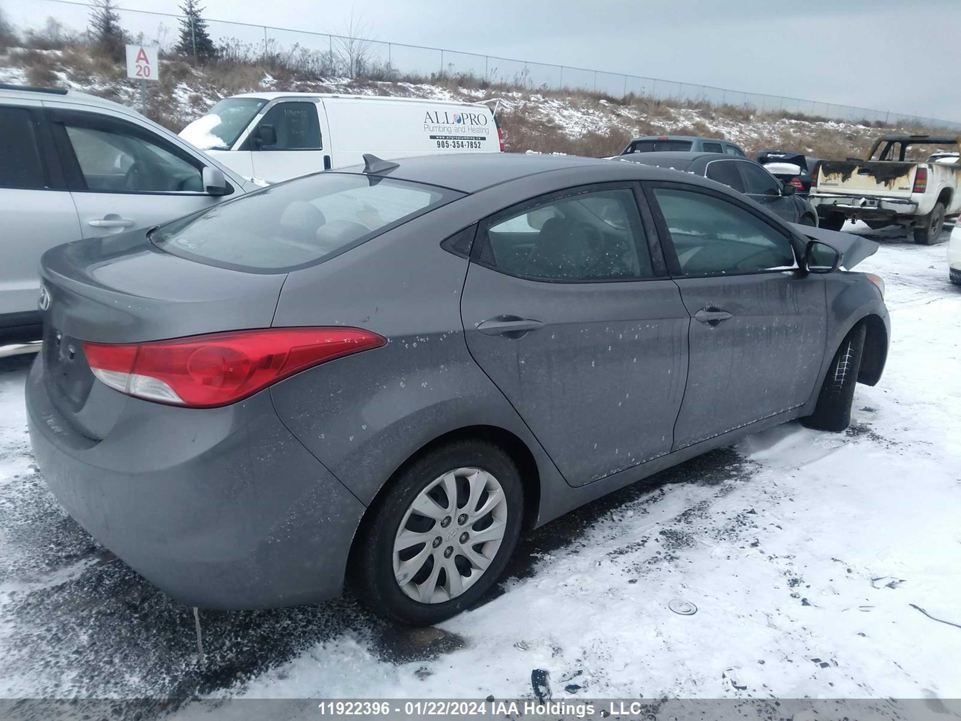 Photo 3 VIN: 5NPDH4AE6CH104754 - HYUNDAI ELANTRA 