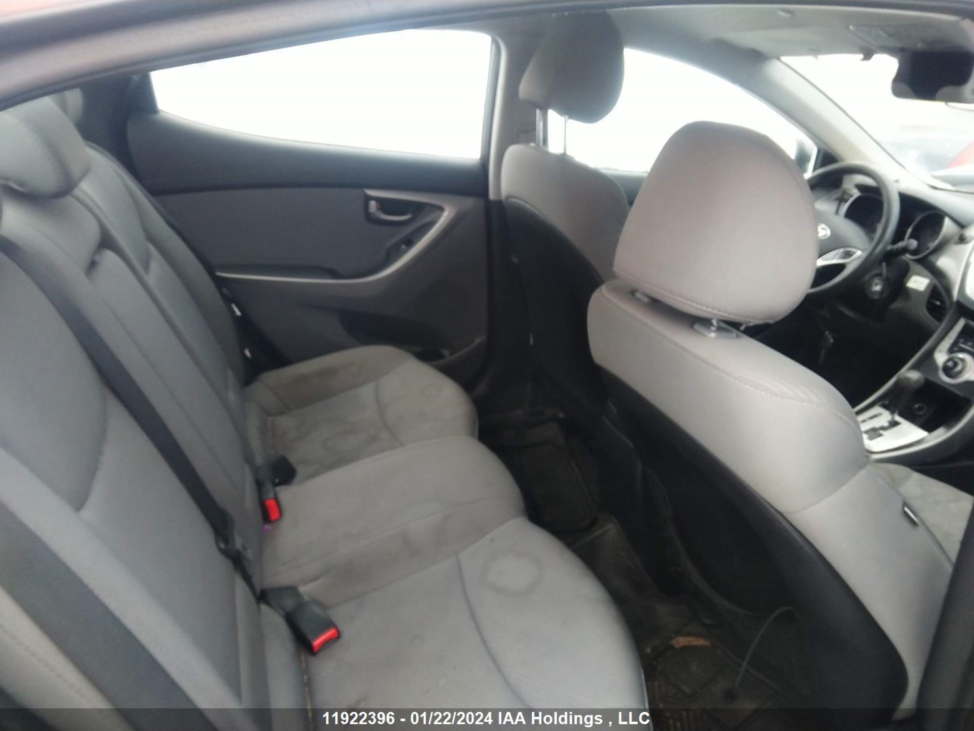 Photo 7 VIN: 5NPDH4AE6CH104754 - HYUNDAI ELANTRA 