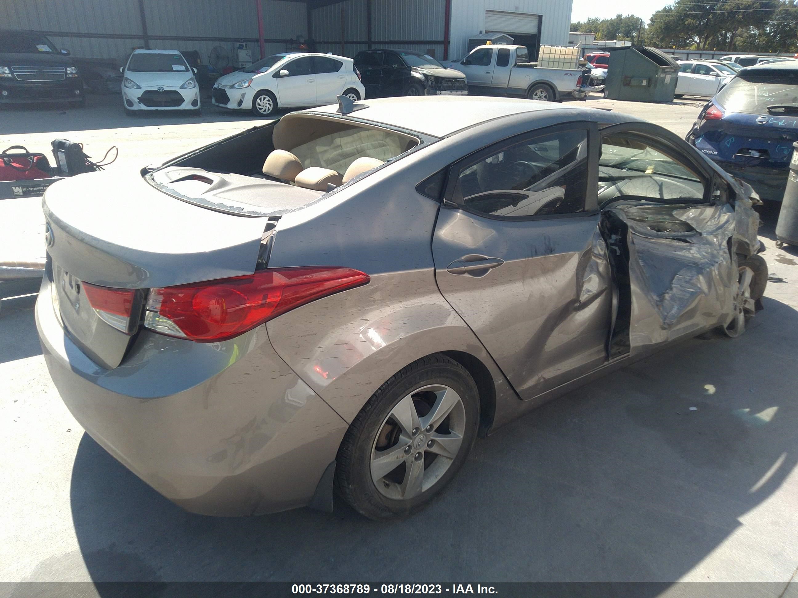 Photo 3 VIN: 5NPDH4AE6CH108884 - HYUNDAI ELANTRA 