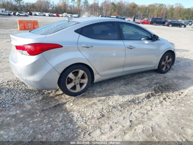 Photo 3 VIN: 5NPDH4AE6CH121473 - HYUNDAI ELANTRA 