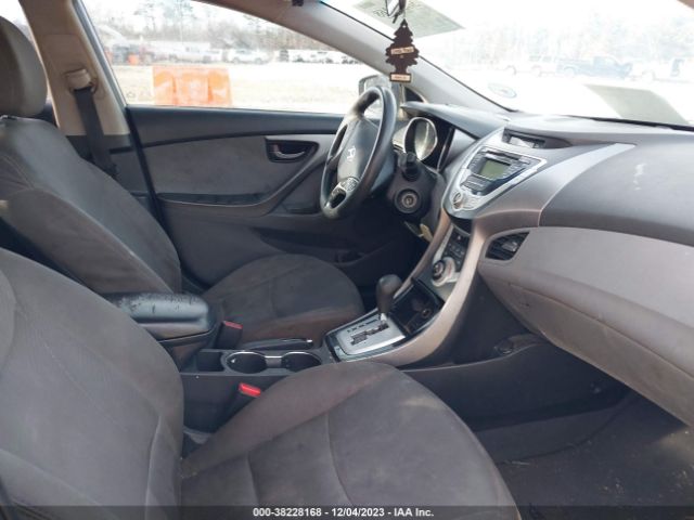 Photo 4 VIN: 5NPDH4AE6CH121473 - HYUNDAI ELANTRA 