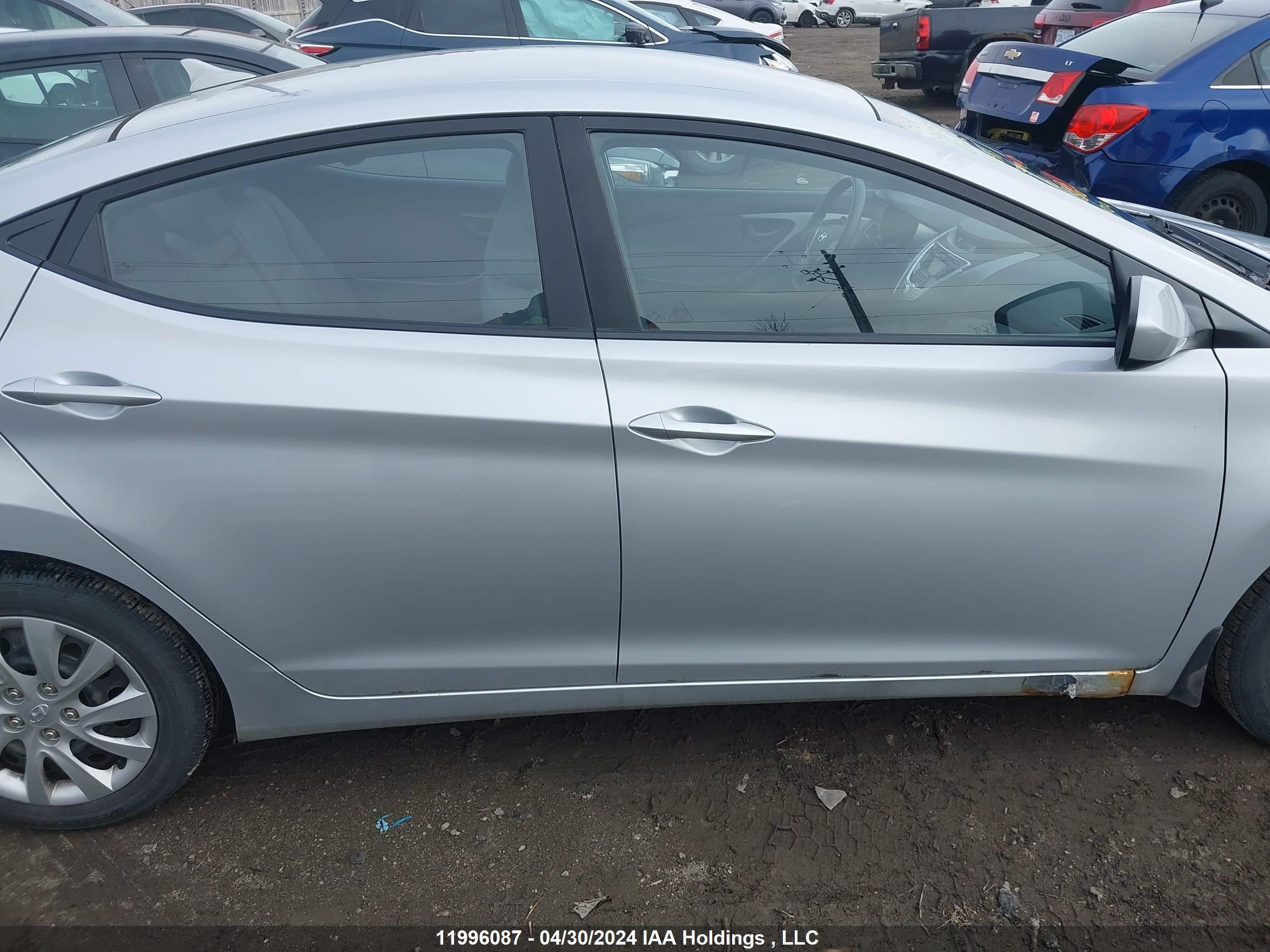 Photo 12 VIN: 5NPDH4AE6CH145983 - HYUNDAI ELANTRA 