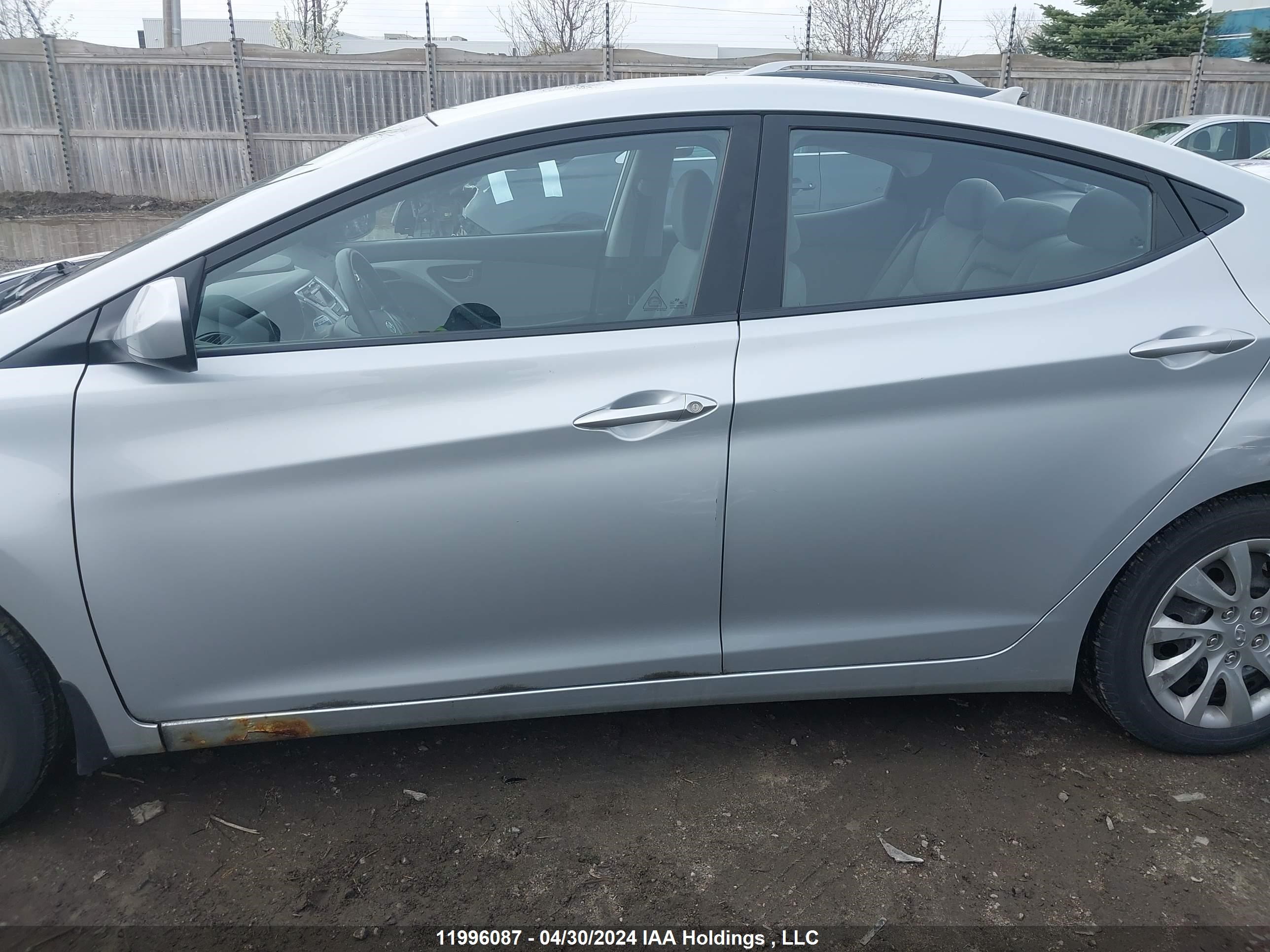 Photo 13 VIN: 5NPDH4AE6CH145983 - HYUNDAI ELANTRA 