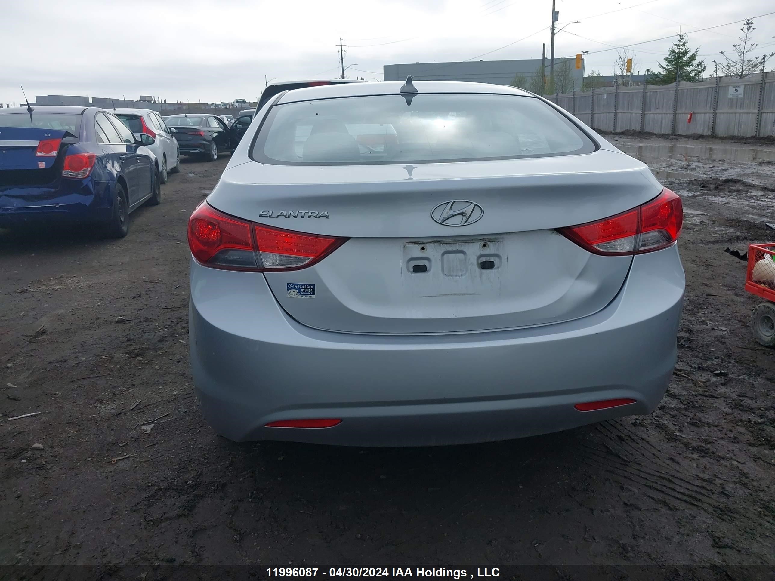 Photo 15 VIN: 5NPDH4AE6CH145983 - HYUNDAI ELANTRA 