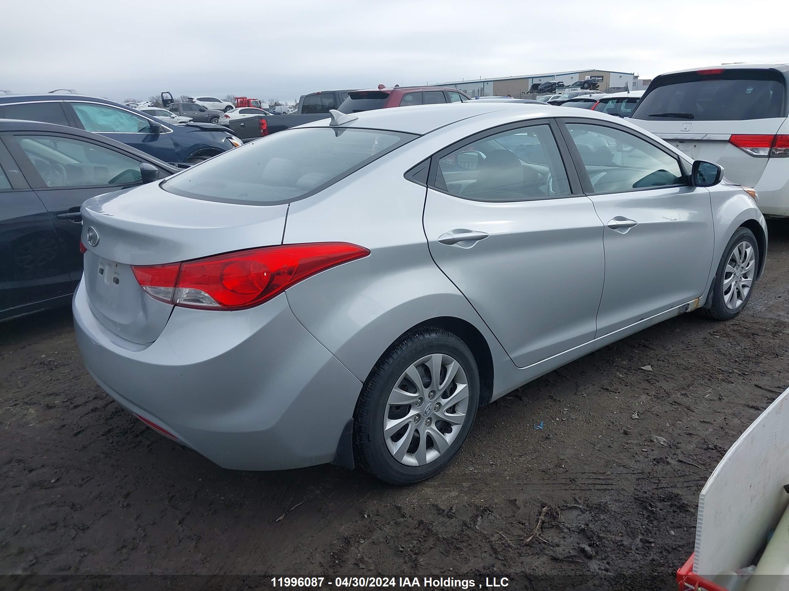 Photo 3 VIN: 5NPDH4AE6CH145983 - HYUNDAI ELANTRA 